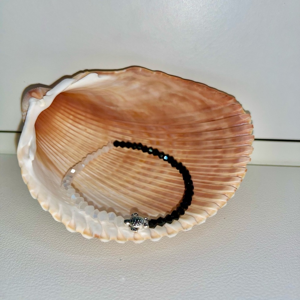 Elegant Black and White Beaded Bracelet Sea Turtle Charm